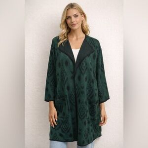 Antthony Green and Black Knit Top